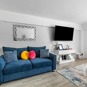 https://newly-renovated-oceanfront-studio-w-balcony-daytona-beach.thedaytonabeachhotels.com